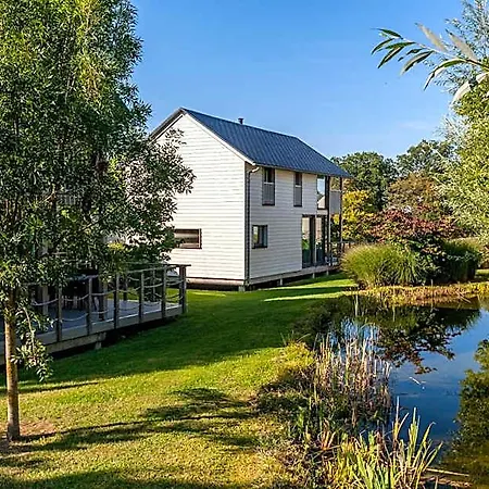 Golden Lakes Village Ardennes Hotell 4*